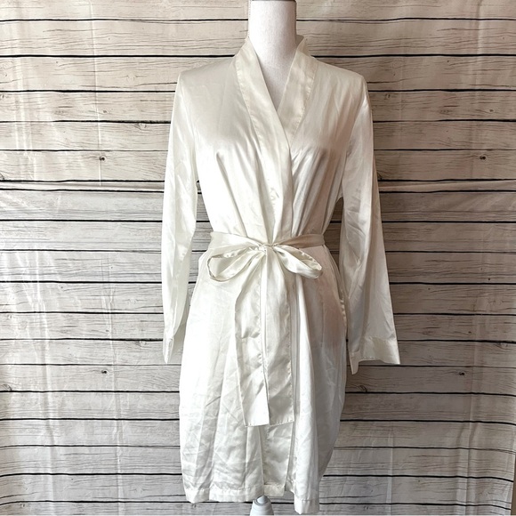 Morgan Taylor Cream Satin Robe Size Small/Medium - Picture 1 of 6